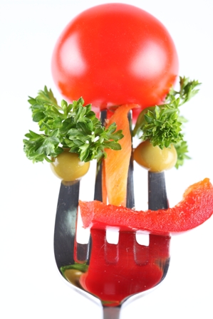 Afbeelding van vork met groente bij artikel over 'ik eet voor twee' tijdens zwangerschap