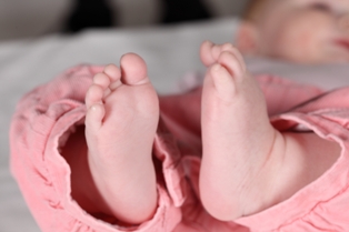 Afbeelding van babyvoetjes bij artikel over ontzwangeren